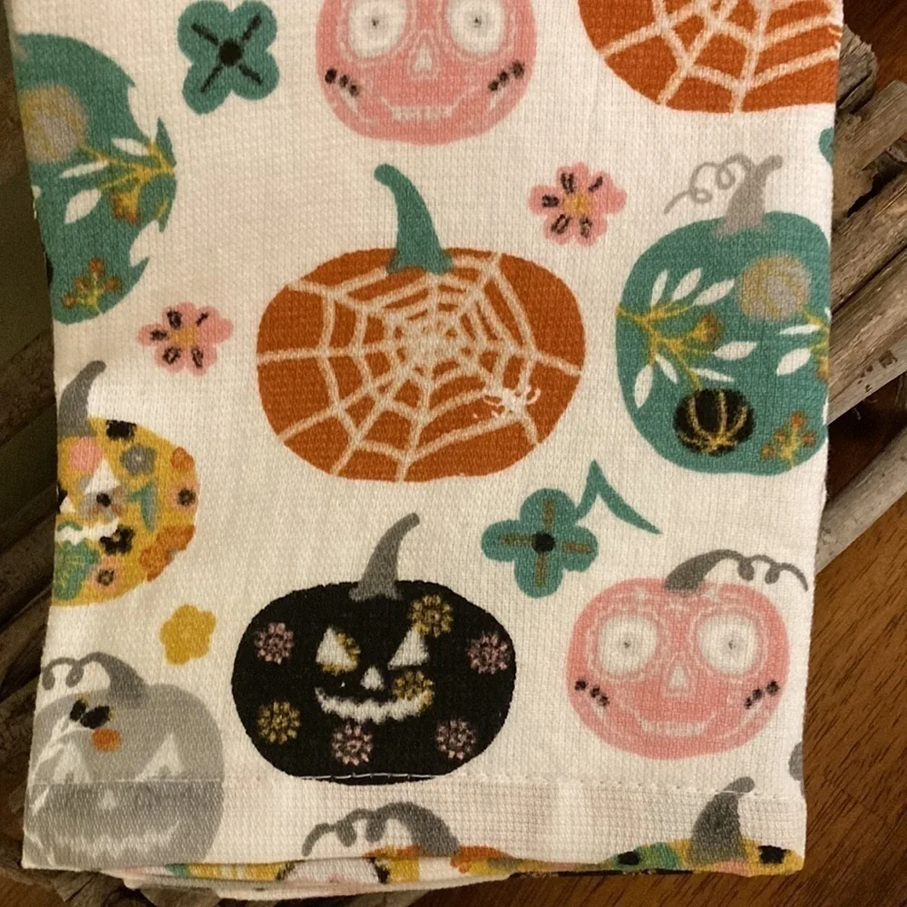 NWT! CYNTHIA ROWLEY CURIOUS FLORAL SKULL PUMPKINS HALLOWEEN KITCHEN TOWELS